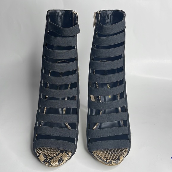 Wild Diva Faux Snakeskin Black Cream Strappy Heels Shoe Stiletto Size 8.5 - Picture 2 of 7